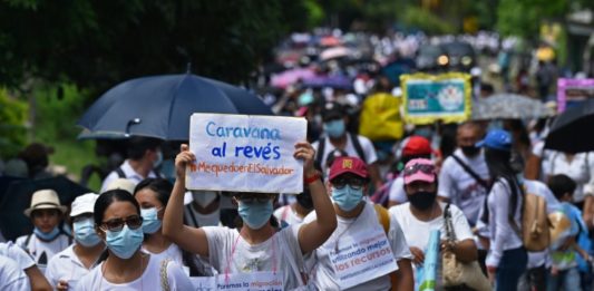 Jóvenes salvadoreños claman por apoyo para no migrar