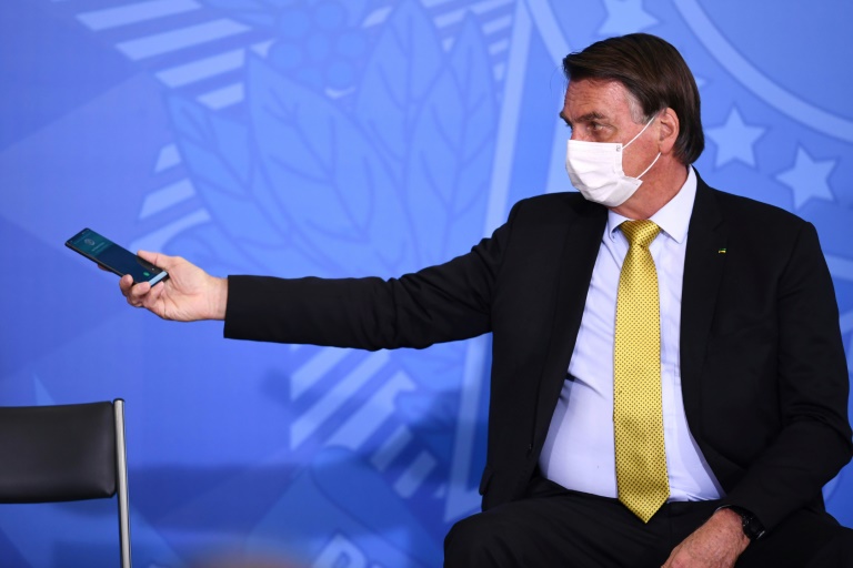 Piden suspensión de cuentas de Bolsonaro en redes sociales