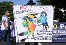 Salvadoreños manifiestan su oposición al gobierno de Bukele