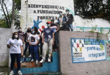 Apuesto por quedarme acá’ jóvenes salvadoreños luchan para no migrar