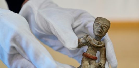 Alemania devuelve objetos y esculturas mayas a México y Guatemala