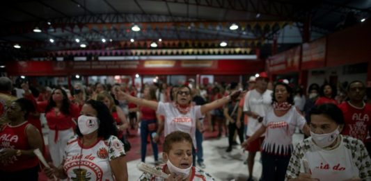 Brasileños sueñan con el regreso del carnaval de Río de Janeiro