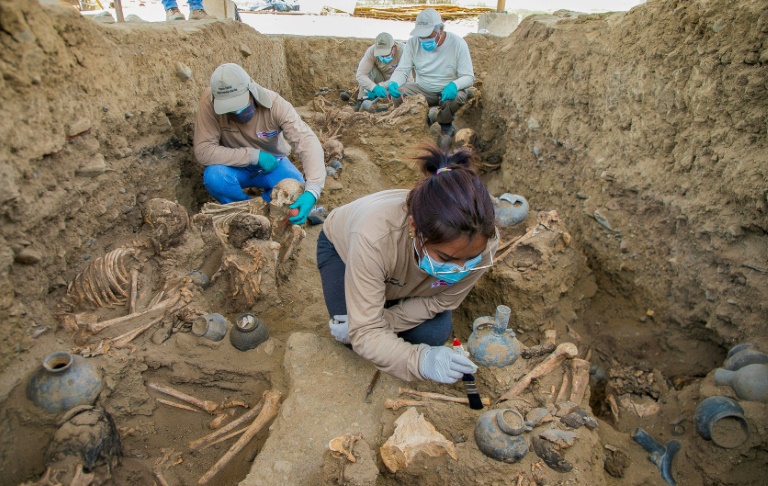 Descubren tumba múltiple en ciudadela de Chan Chan en Perú