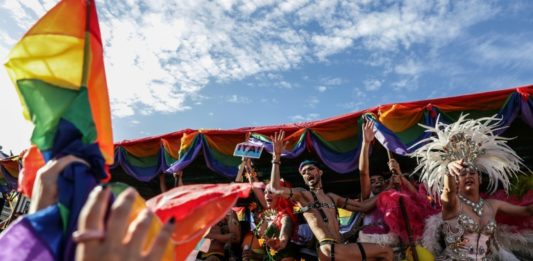 Marcha del Orgullo celebra conquistas en Argentina