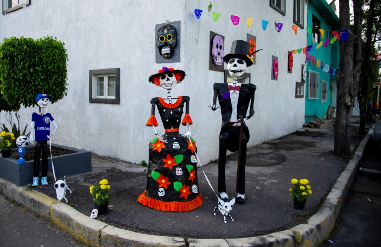 Tradiciones del Día de Muertos se reactivan en México