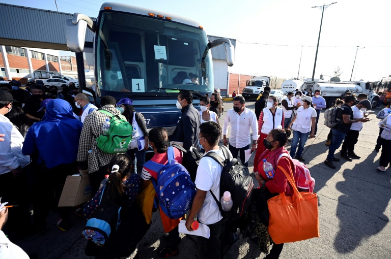 Caravana migrante parte hacia estados del norte de México