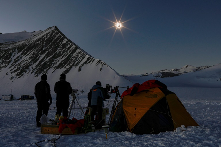 Eclipse solar total oscurece la Antártida por más de 40 segundos