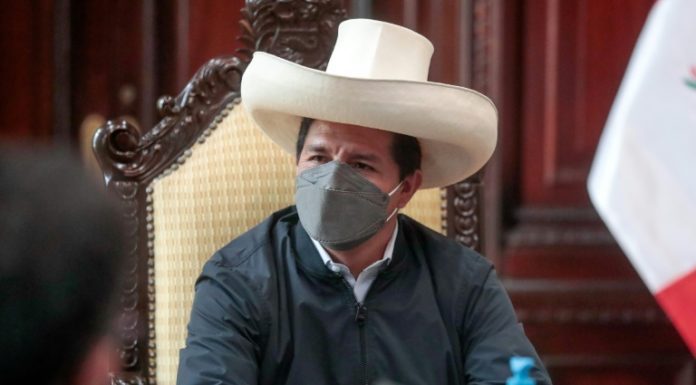 Fiscalía de Perú interroga al presidente Castillo por ascensos militares