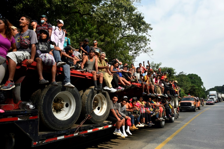 Migrantes narran en México el horror de los tráileres