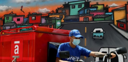 Una empresa comunitaria dedicada a entregas en una favela brasileña