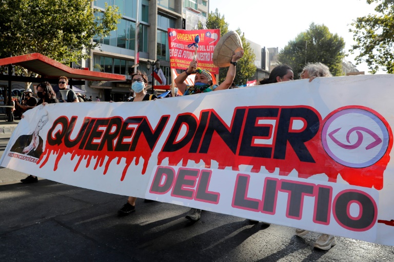 Chile adjudica explotación de litio a empresas china y chilena