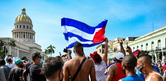 Condenas de hasta 30 años a manifestantes en Cuba
