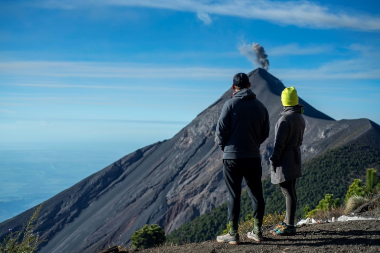 El turismo regresa a volcán El Fuego en Guatemala