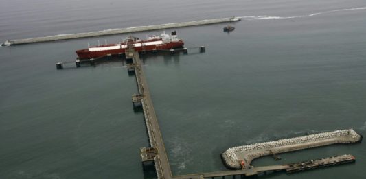 Erupción en Tonga genera derrame de petróleo en Perú