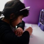 Estudiantes en México luchan por aprender en clases a distancia