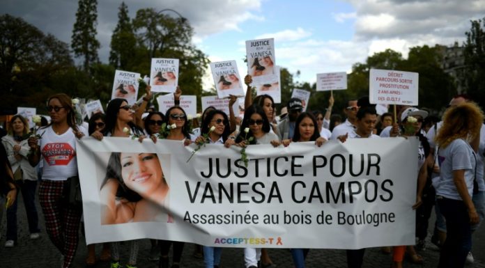Juzgan en Francia a tres hombres por asesinato de prostituta transexual