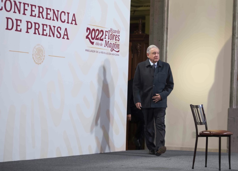 Logran firmas necesarias para consulta revocatoria de López Obrador