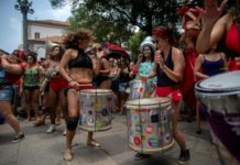 Rio de Janeiro aplaza desfiles de carnaval para abril