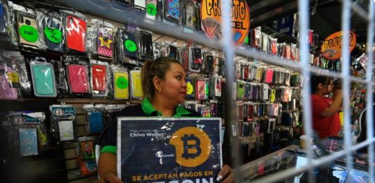 Usuarios del bitcoin defienden a la criptomoneda en El Salvador