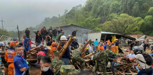 Deslizamiento de tierra deja muertos y heridos en Colombia