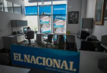Entregan a líder chavista la sede del diario opositor El Nacional