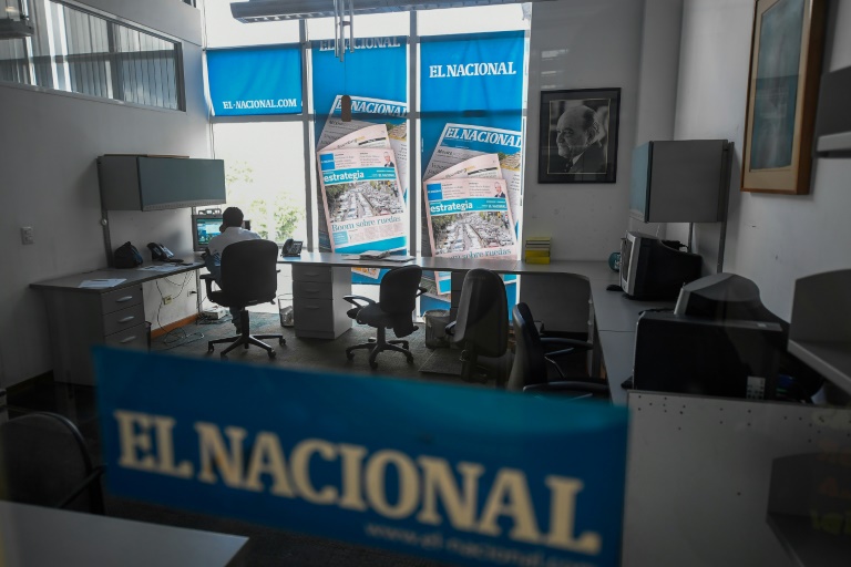 Entregan a líder chavista la sede del diario opositor El Nacional