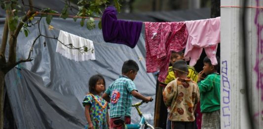 Indígenas exigen sus derechos desde un parque en Bogotá