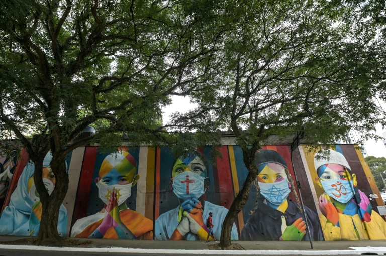 La salud también inspira el arte callejero de Sao Paulo