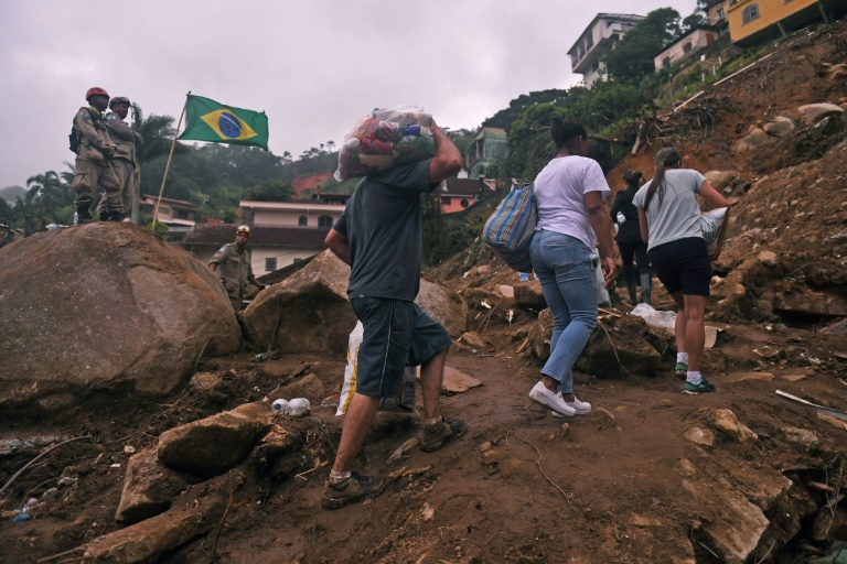 Víctimas mortales por lluvias en Petrópolis suben a 217