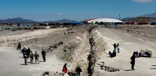 La última barrera de los venezolanos que emigran a Chile