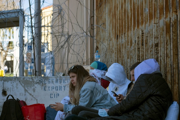 Ucranianos piden asilo a EEUU desde frontera de México
