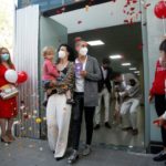 Varias parejas celebran primeros matrimonios igualitarios en Chile