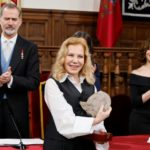 Cecilia Roth recibe Premio Cervantes a nombre de Cristina Peri Rossi