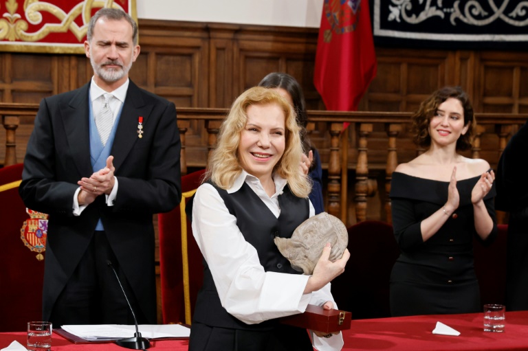 Cecilia Roth recibe Premio Cervantes a nombre de Cristina Peri Rossi