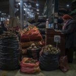El alza de precios de los alimentos angustia a los peruanos