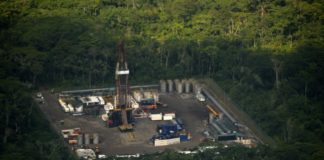 Ecuador inicia explotación de petróleo en reserva amazónica