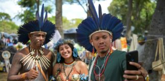 Indígenas de Brasil llevan lucha por sus tierras a las redes sociales