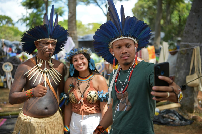 Indígenas de Brasil llevan lucha por sus tierras a las redes sociales