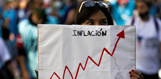 La inflación se dispara en Argentina en medio de creciente malestar social