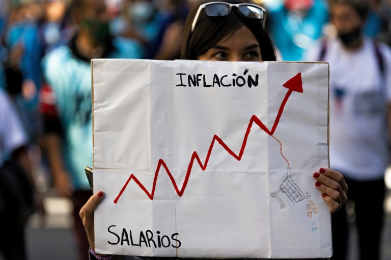 La inflación se dispara en Argentina en medio de creciente malestar social
