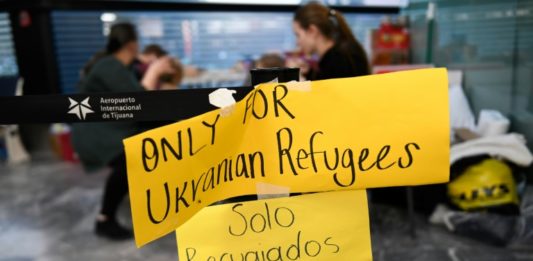 Latinos en Tijuana anhelan entrar a EEUU al igual que los ucranianos