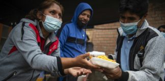 Pescadores peruanos siguen sin volver al mar tras derrame petrolero