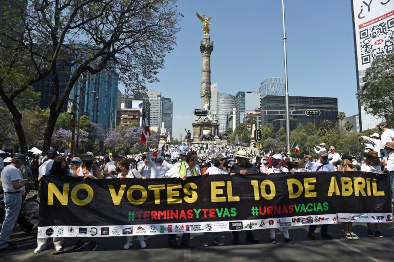 Protestan contra referendo sobre mandato de López Obrador