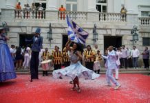 Regresan los exuberantes desfiles con el Carnaval de Rio de Janeiro
