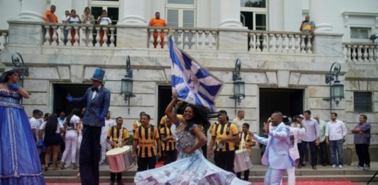 Regresan los exuberantes desfiles con el Carnaval de Rio de Janeiro