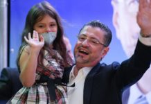 Rodrigo Chaves será el nuevo presidente de Costa Rica