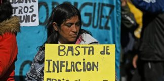 Argentinos reclaman al gobierno acciones urgentes ante la inflación