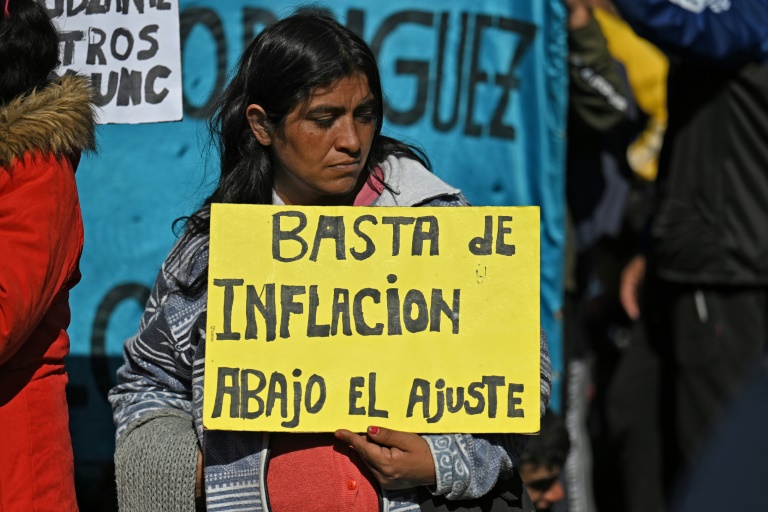 Argentinos reclaman al gobierno acciones urgentes ante la inflación