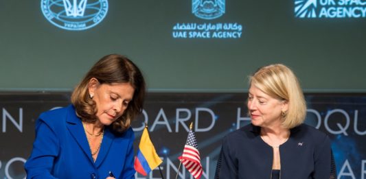 Colombia firma Acuerdos de Artemisa sobre exploración espacial