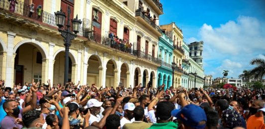 Conmuta sentencias a 12 presos por manifestaciones en Cuba